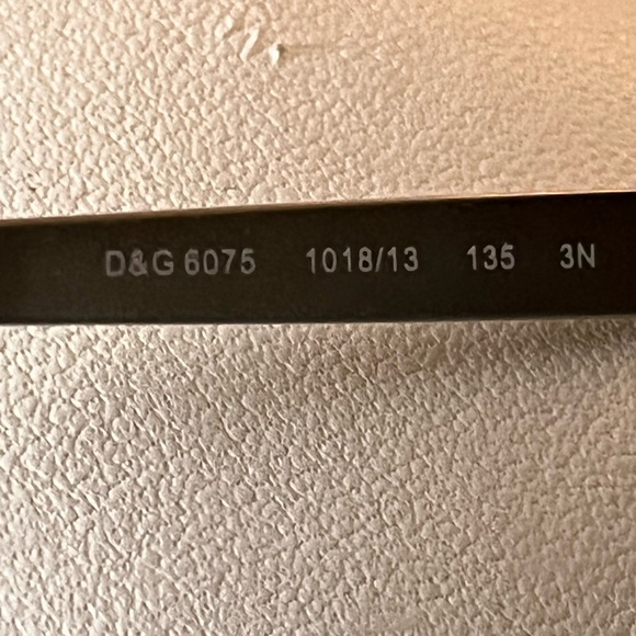 Beautiful Dolce & Gabbana Aviator Sunglasses with Case - Picture 5 of 7